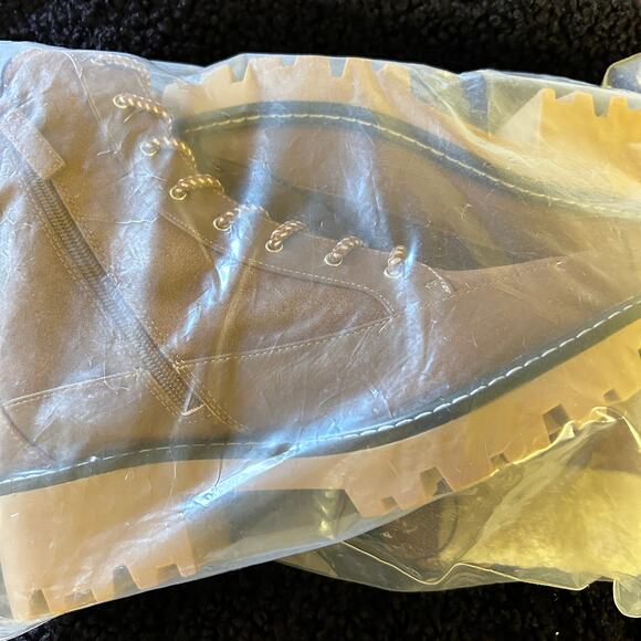 Violet & Red Alexa Lace Up Boots 8.5 Tan Brown NWOT Combat Sherpa Lug Moto - Picture 7 of 7